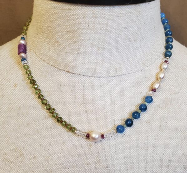 d53c1b5b-5ea0-47cf-b609-982cf1d255e8 (1) Apatite for Peridot and Ruby Necklace